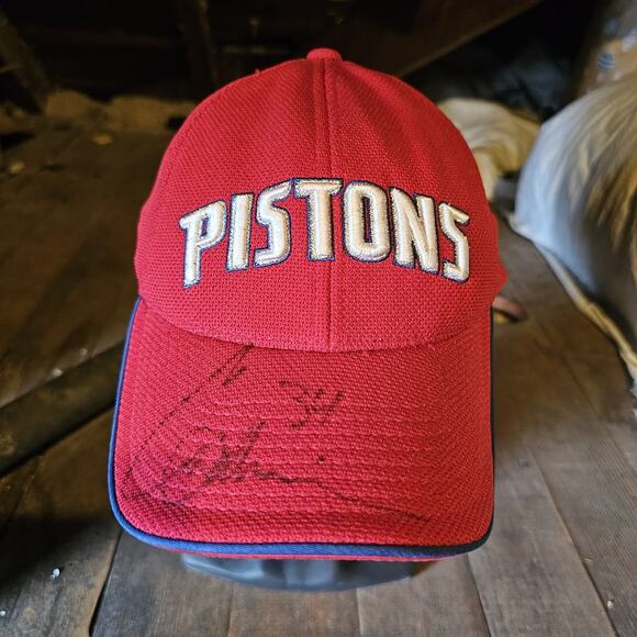 Detroit Pistons Corliss Williamson Signed Auto NBA Basketball Flexfit Hat - Picture 1 of 5